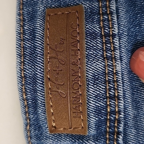 Denim Shorts by H&H size 22 plus - Picture 7 of 9